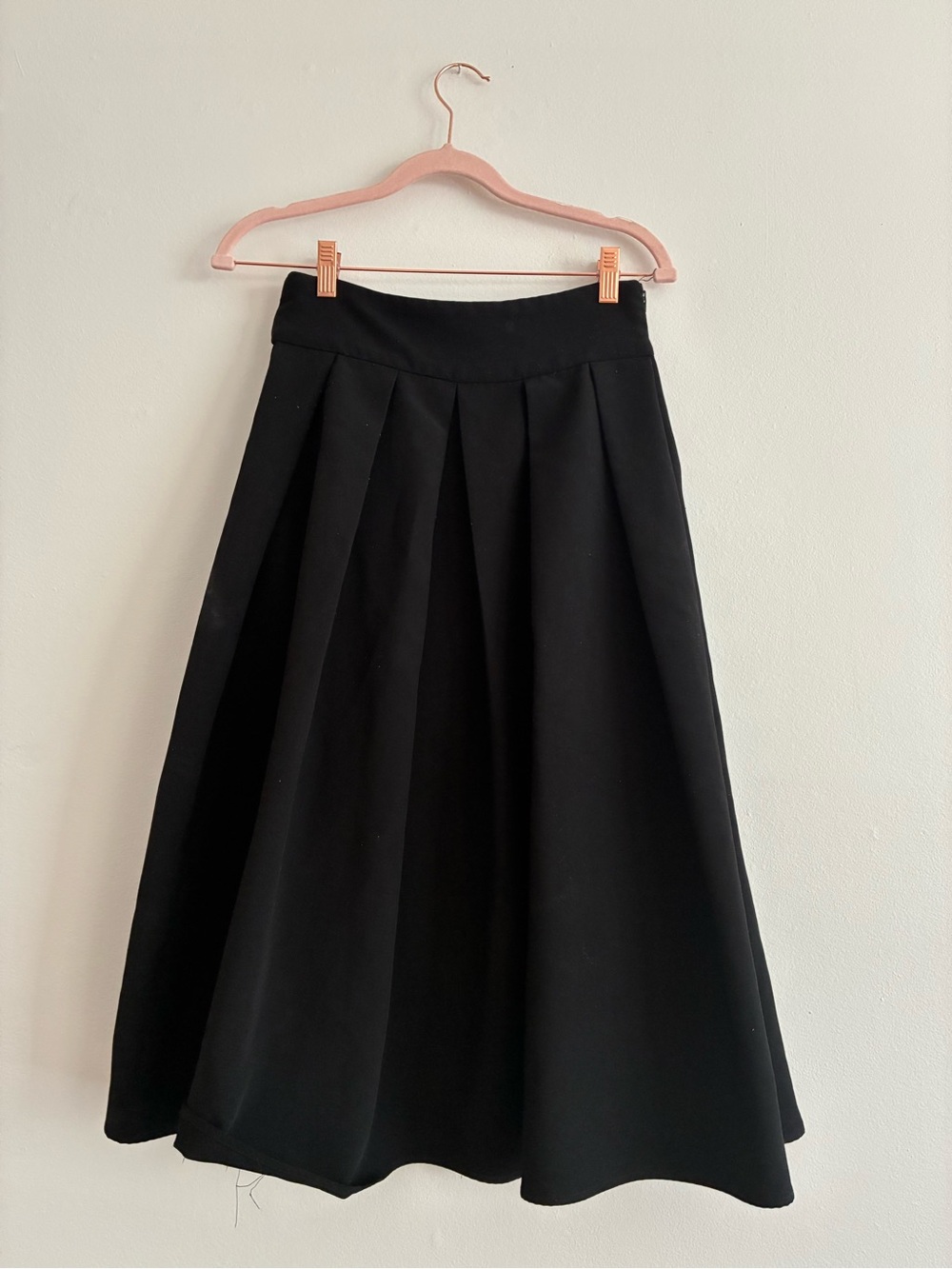 Elegant Black Pleated Midi Skirt